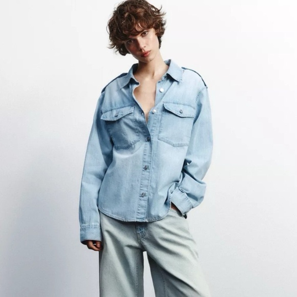 NWT Zara Womens Denim Blur Shirt With Epaulets